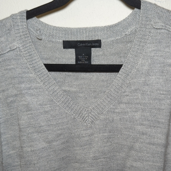 Calvin Klein Light Gray V-Neck Sweater Merino Wool Blend Women's Size M - Picture 4 of 5